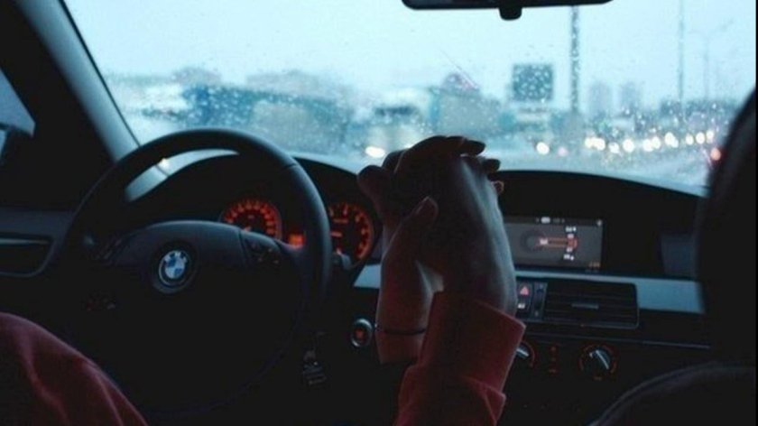 Парень с девушкой в БМВ