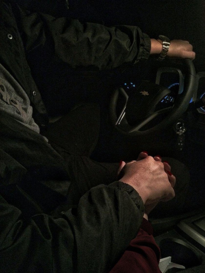 Руки в машине ночью