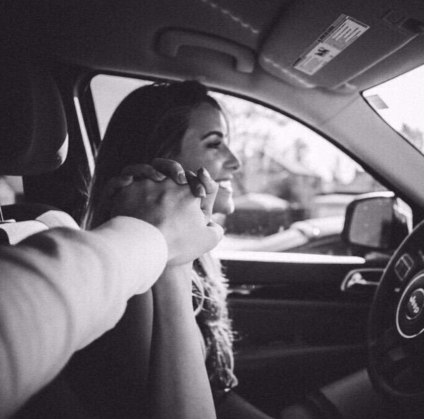 Влюбленные в машине