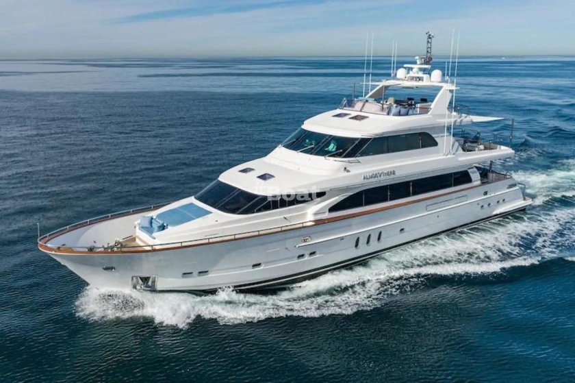 Моторная яхта