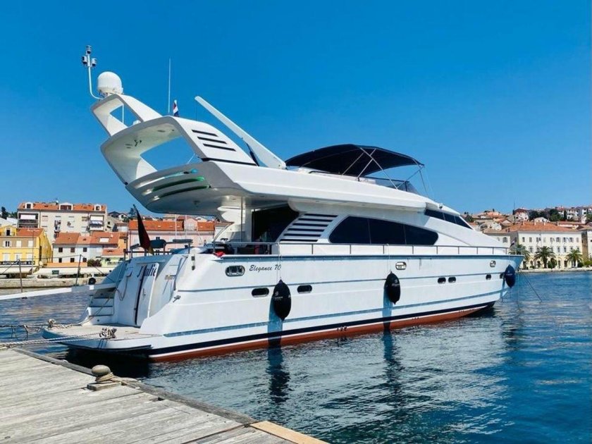 Моторная яхта калипсо