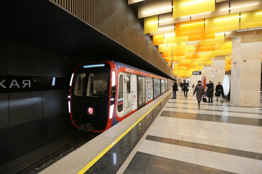 Поезд метро