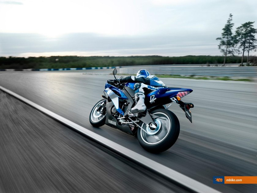 Шоссейный мотоцикл ямаха