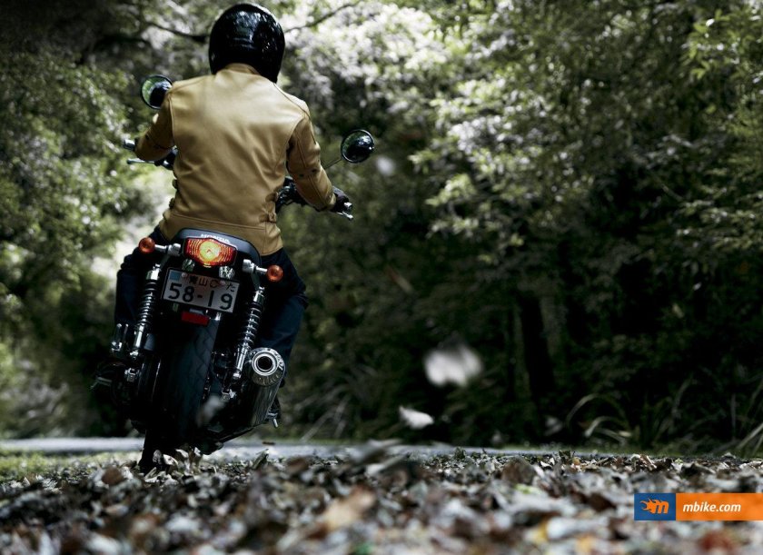 На мотоцикле и на роликах