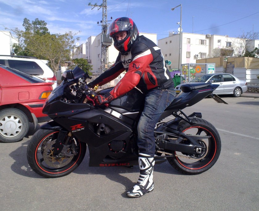 Парень на мотоцикле