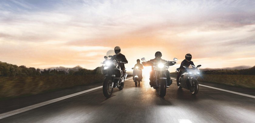 Мотоцикл на дороге