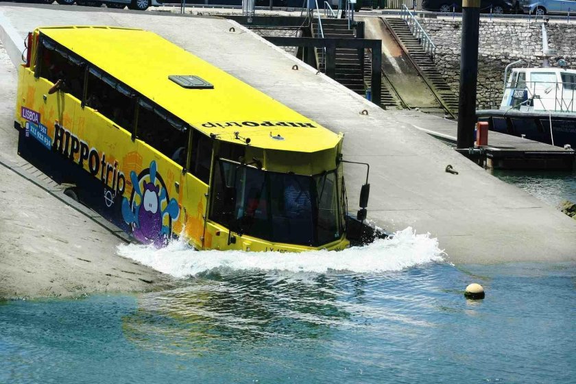 Амфибиус автобус амфибия