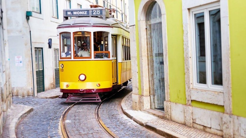 Lisbon tram 28