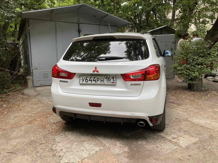 Mitsubishi ASX белый сзади