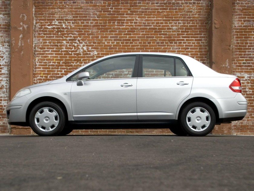 Ниссан Тиида седан