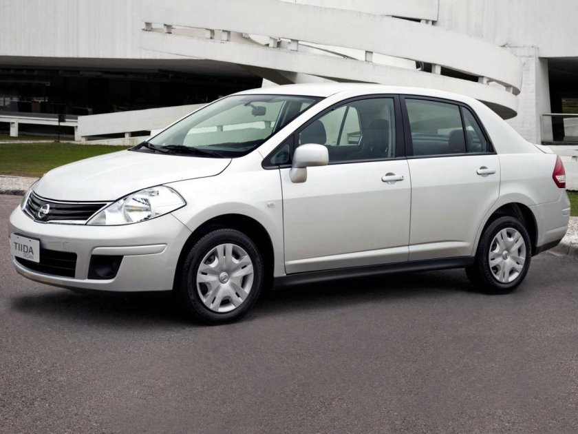Nissan Tiida 2012