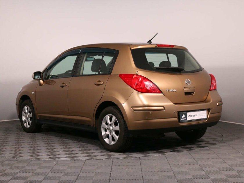 Ниссан Тиида 2008