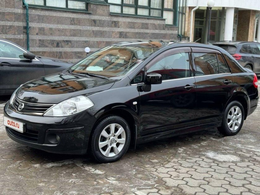 Ниссан тиида 2008 седан черный