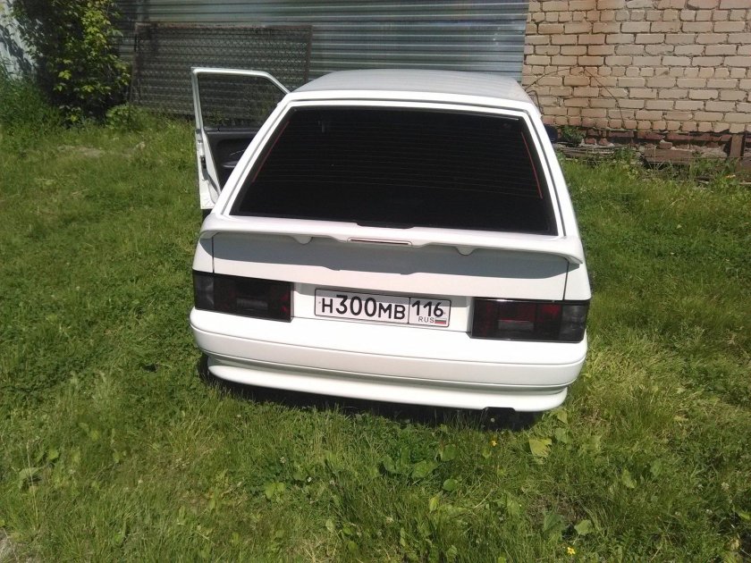 Черные задние фары на ВАЗ 2114