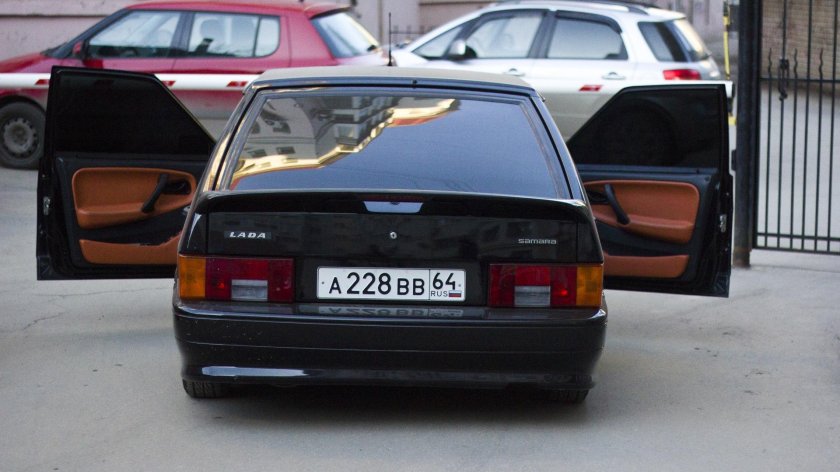 ВАЗ 2114 черная зад