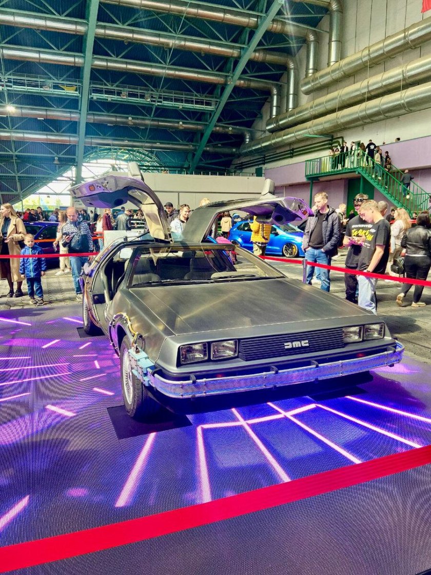 Delorean dmc 12 назад в будущее