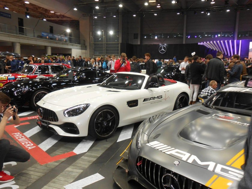 Выставка автомобилей