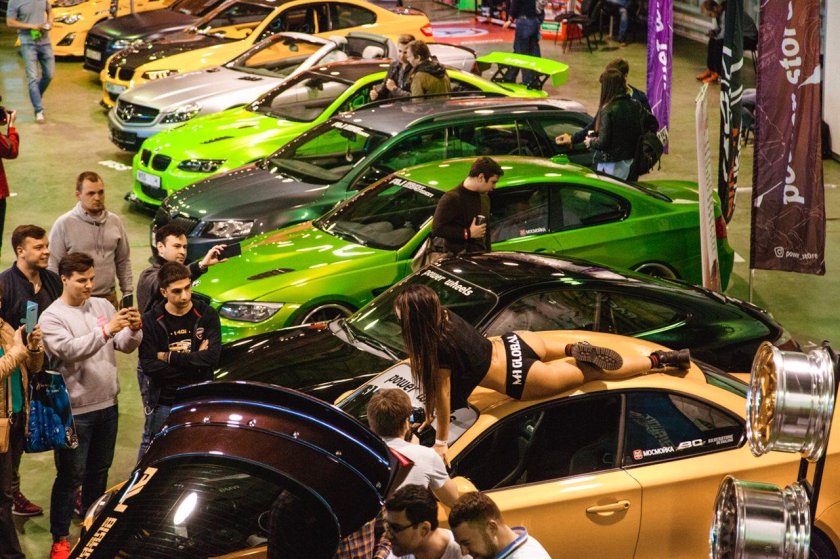 Выставка автомобилей