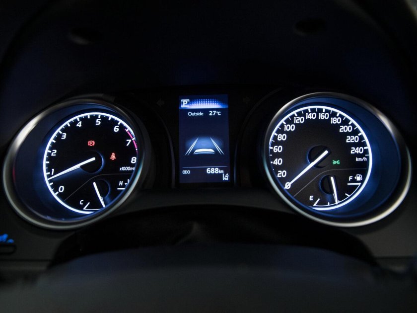 Toyota Camry 70 приборная панель