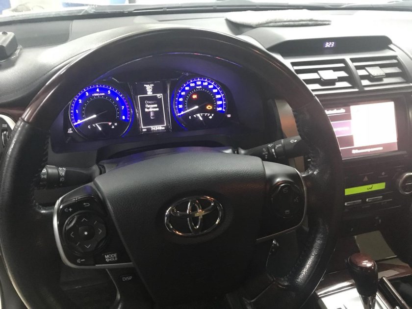 Toyota Camry 55 приборная панель
