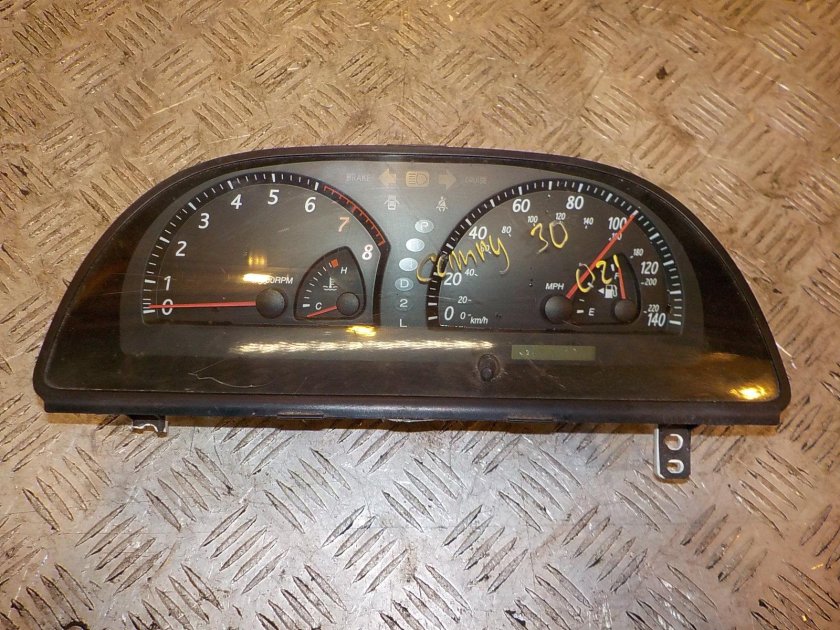 Приборная панель Тойота Камри 30