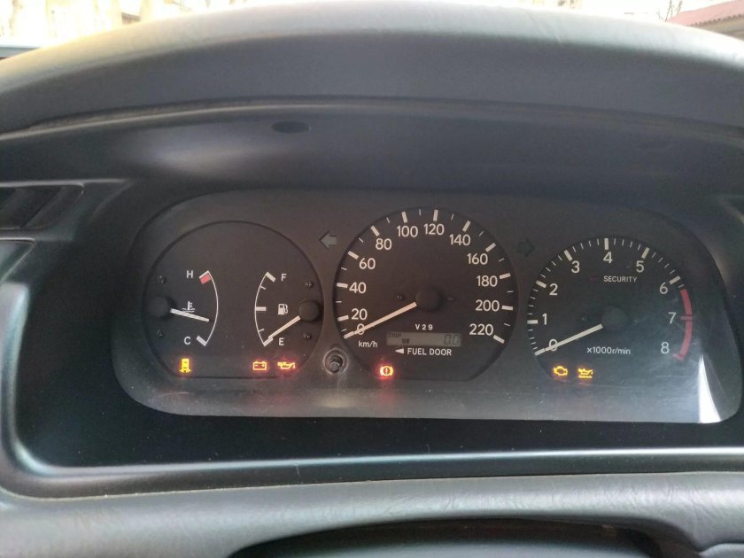 Toyota Camry xv20 приборная панель