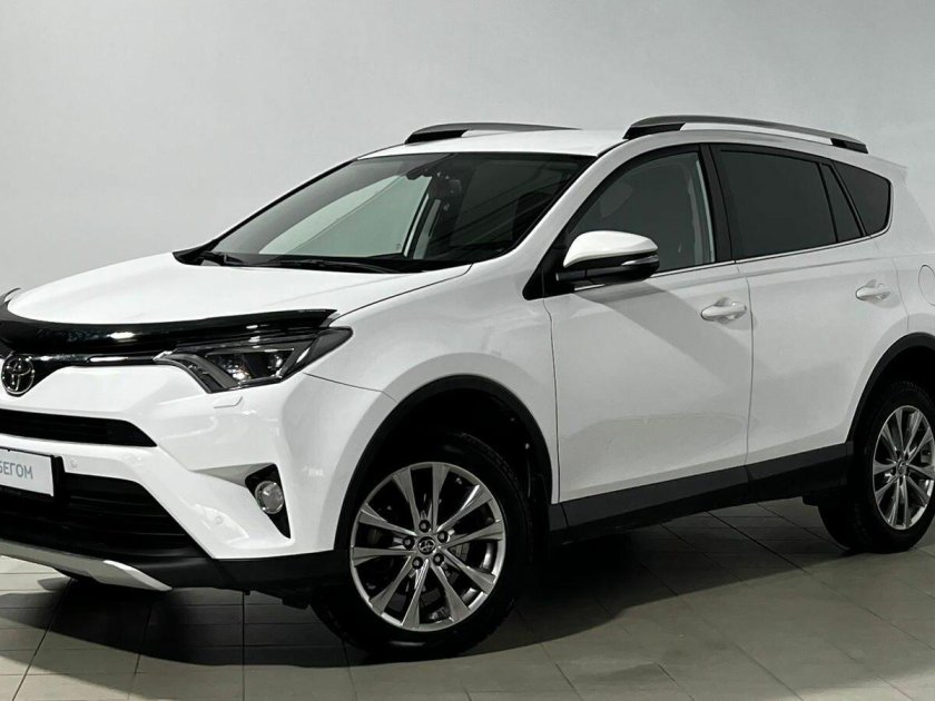 Тойота рав 4 2018 белый