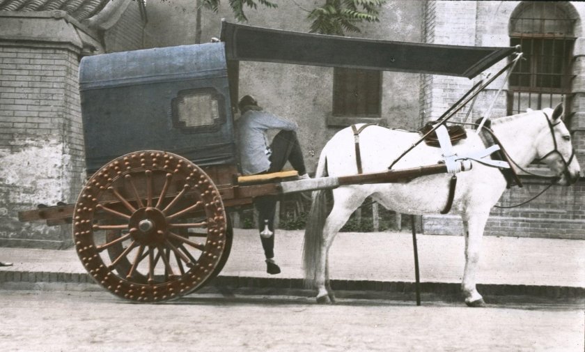 Старинная повозка