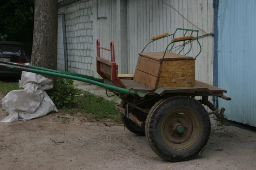 Одноосная телега для лошади