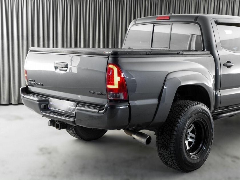 Серая тойота