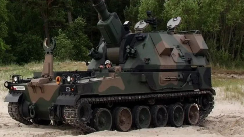 155-Мм САУ AHS Krab