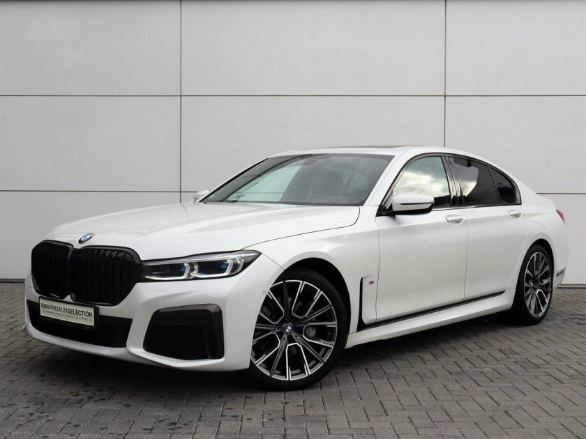 БМВ 7 2017 белая