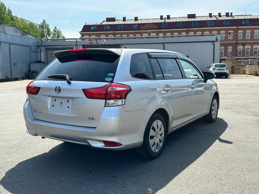 Toyota corolla fielder hybrid 2015