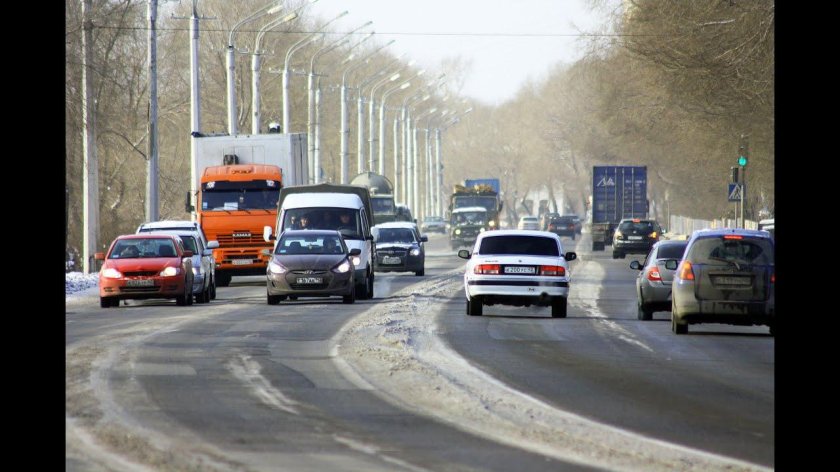 Много машин на дороге