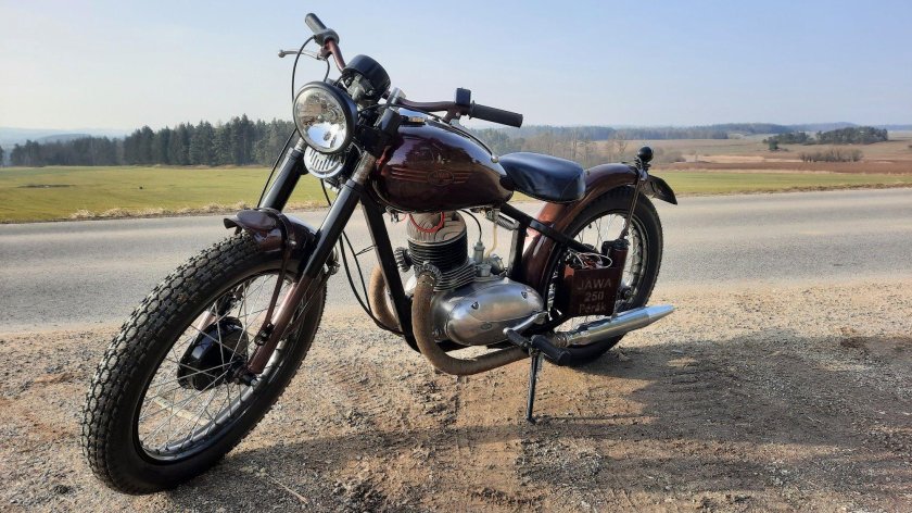 Jawa 250 pérák