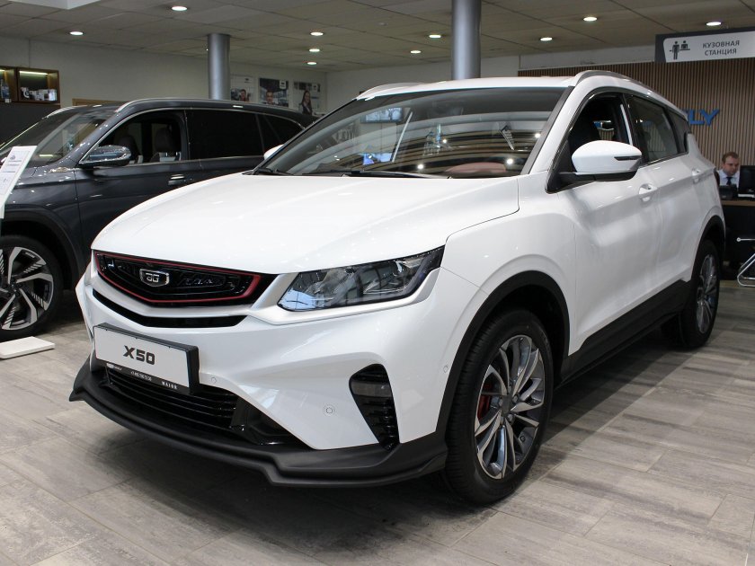 Geely coolray белая