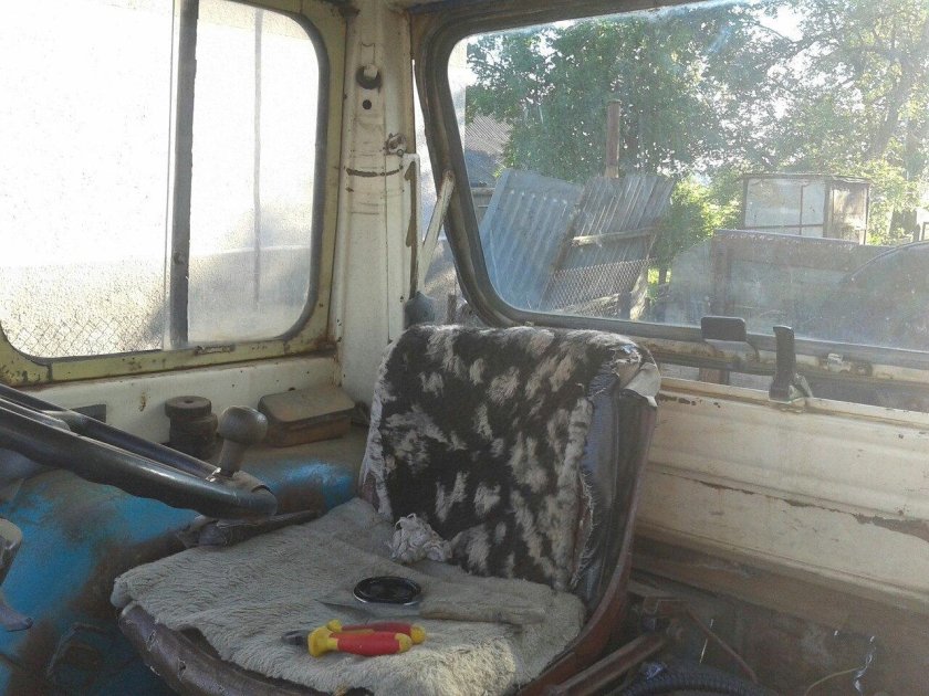 Кабина экскаватора ЮМЗ 6