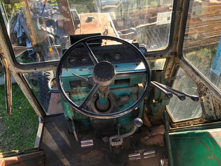 Трактор юмз 6 вид в кабине