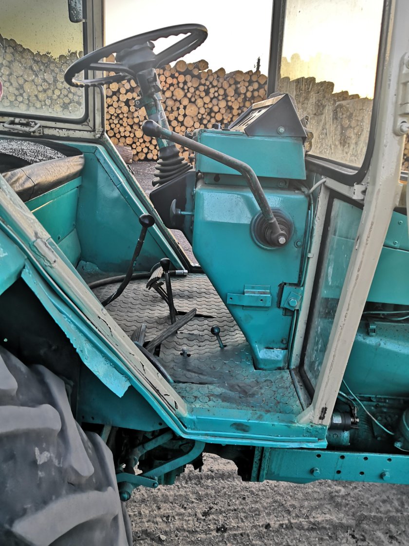 Трактор ЮМЗ 6 В кабине