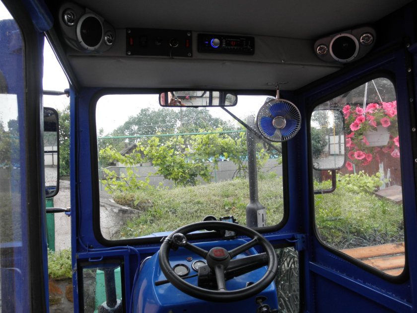 Трактор ЮМЗ 6 В кабине