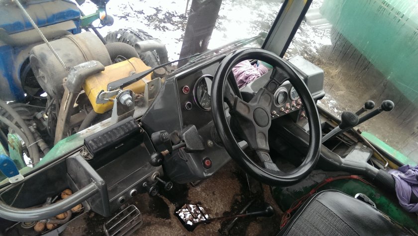 Салон трактора ЮМЗ 6