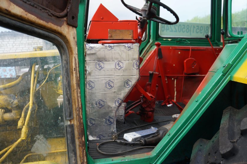 Трактор ЮМЗ 6 В кабине