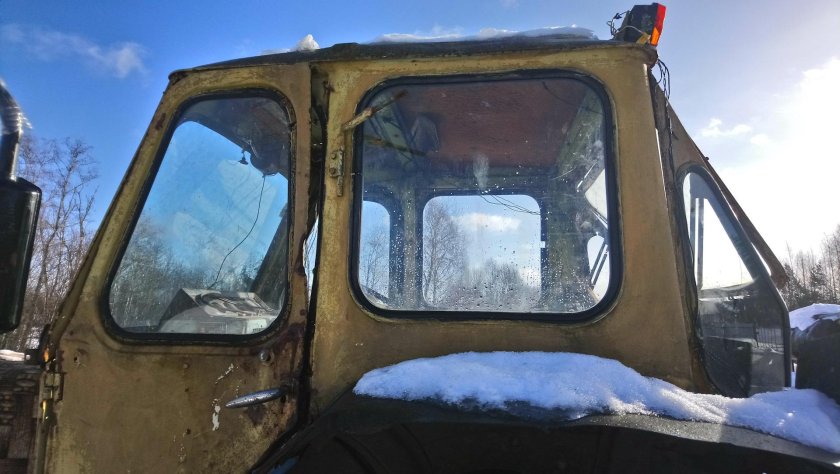 Лобовое стекло ЮМЗ 6 большая кабина