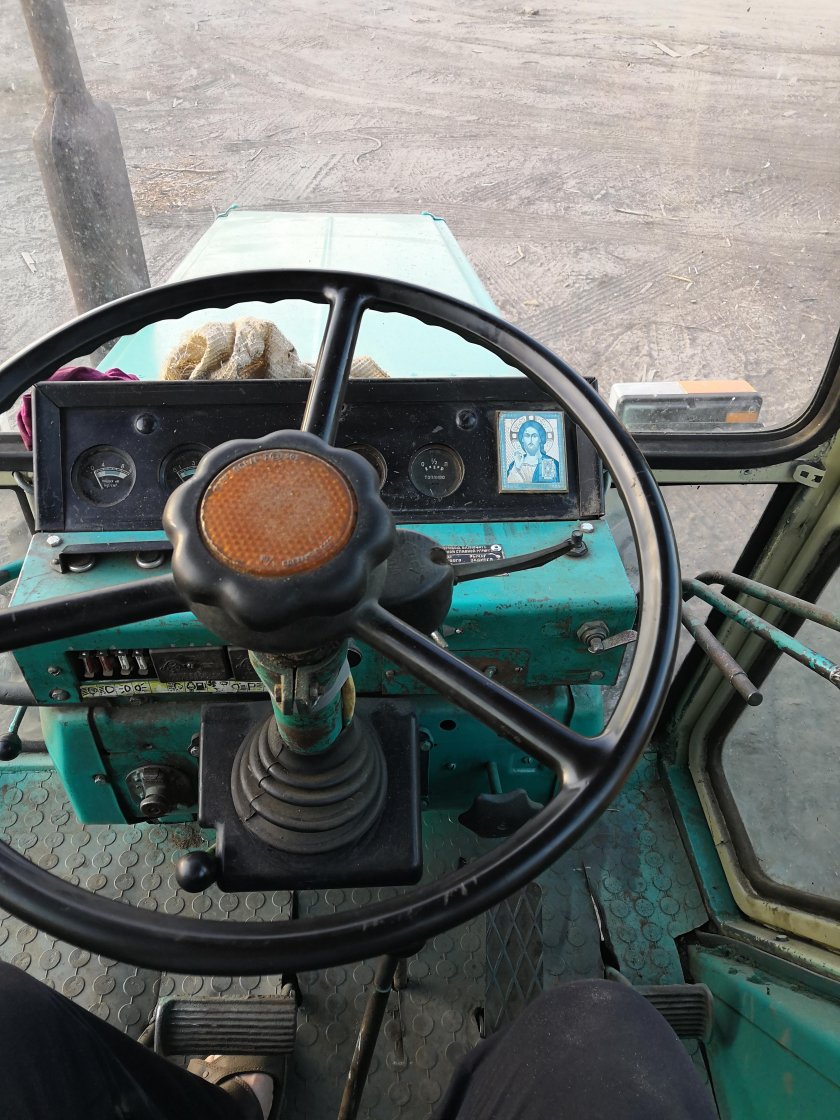 Трактор ЮМЗ 6 В кабине