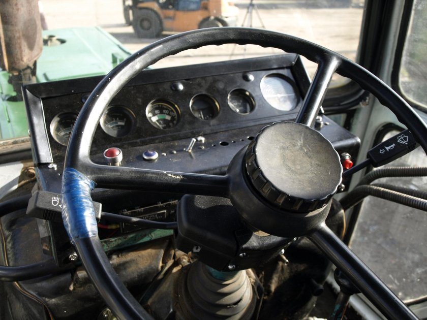 ЮМЗ-6 трактор