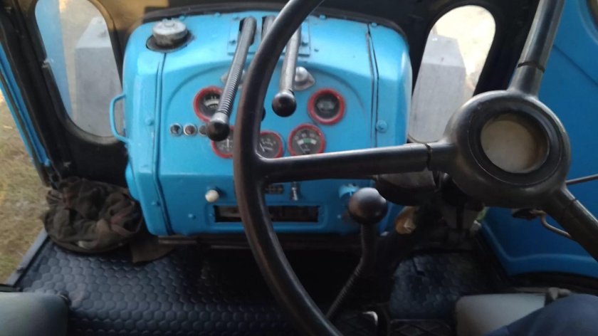 Трактор МТЗ 80 салон