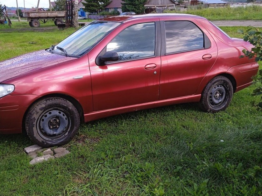 Фиат альбеа 1.4 красная