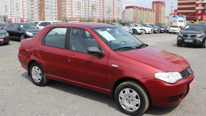 Фиат Альбеа красный