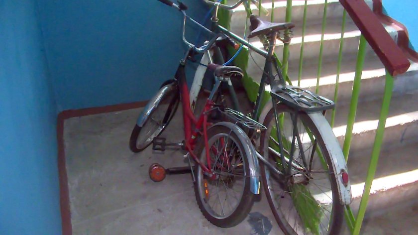 Коляски и велосипеды в подъезде