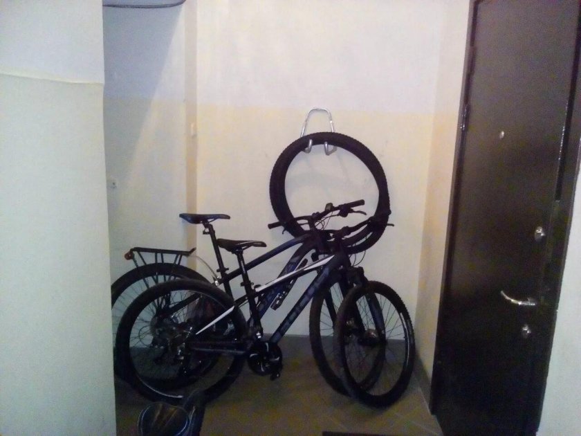 Крепление для велосипеда в подъезде